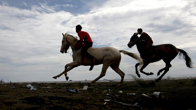 Menjejak Jejak Penunggang Kuda Terkenal di Indonesia